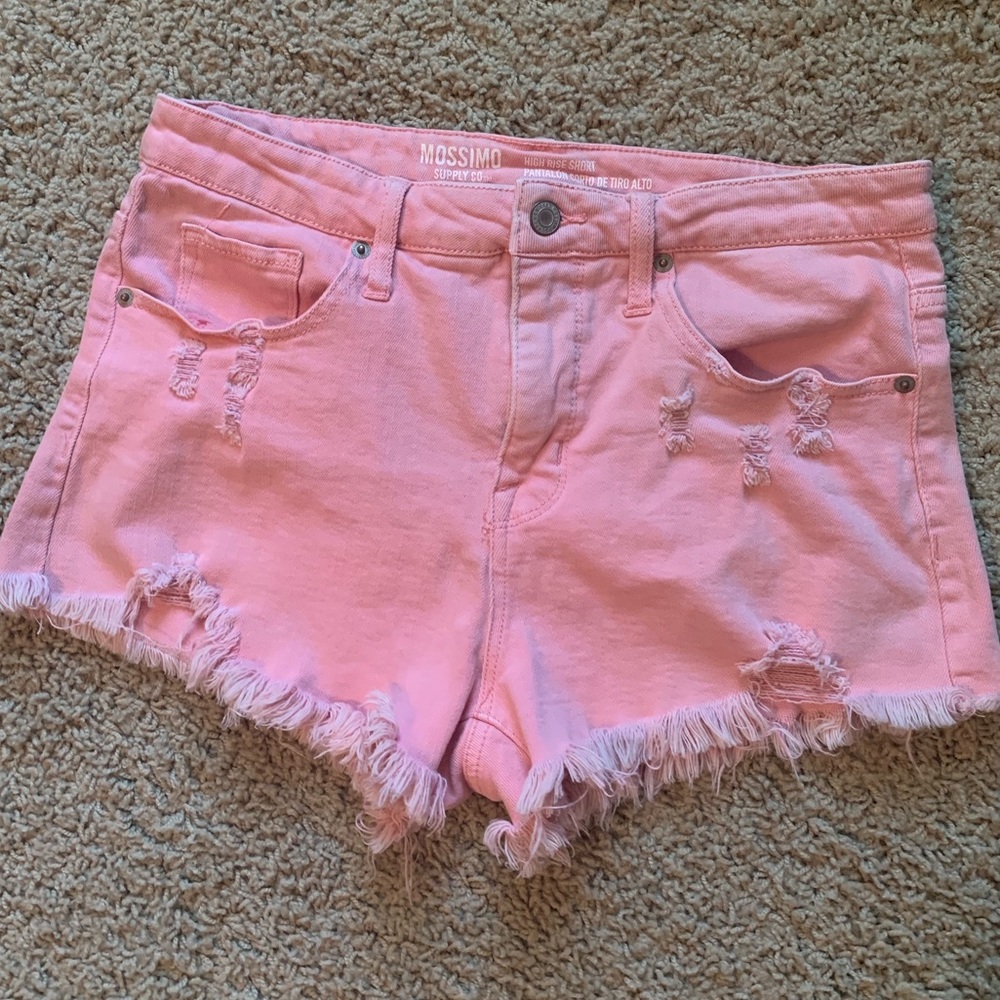 Cute ripped/frayed shorts 💙